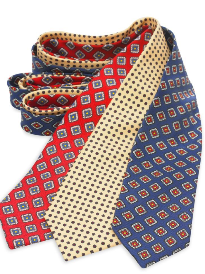 Wintage Club vintage tie kilo box: hand-picked silk, wool and cashmere ties for Vinted resellers, vintage shops and markets.