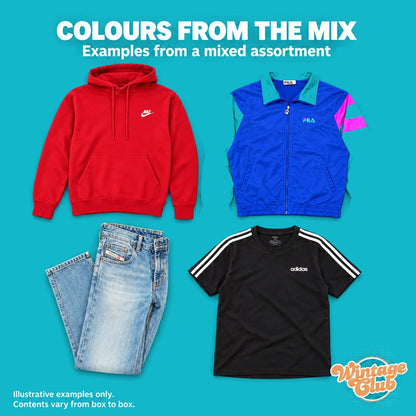 Mix Brand KiloBox – i colori del mix: felpa con cappuccio rossa, track jacket colorblock, jeans chiari e t-shirt nera